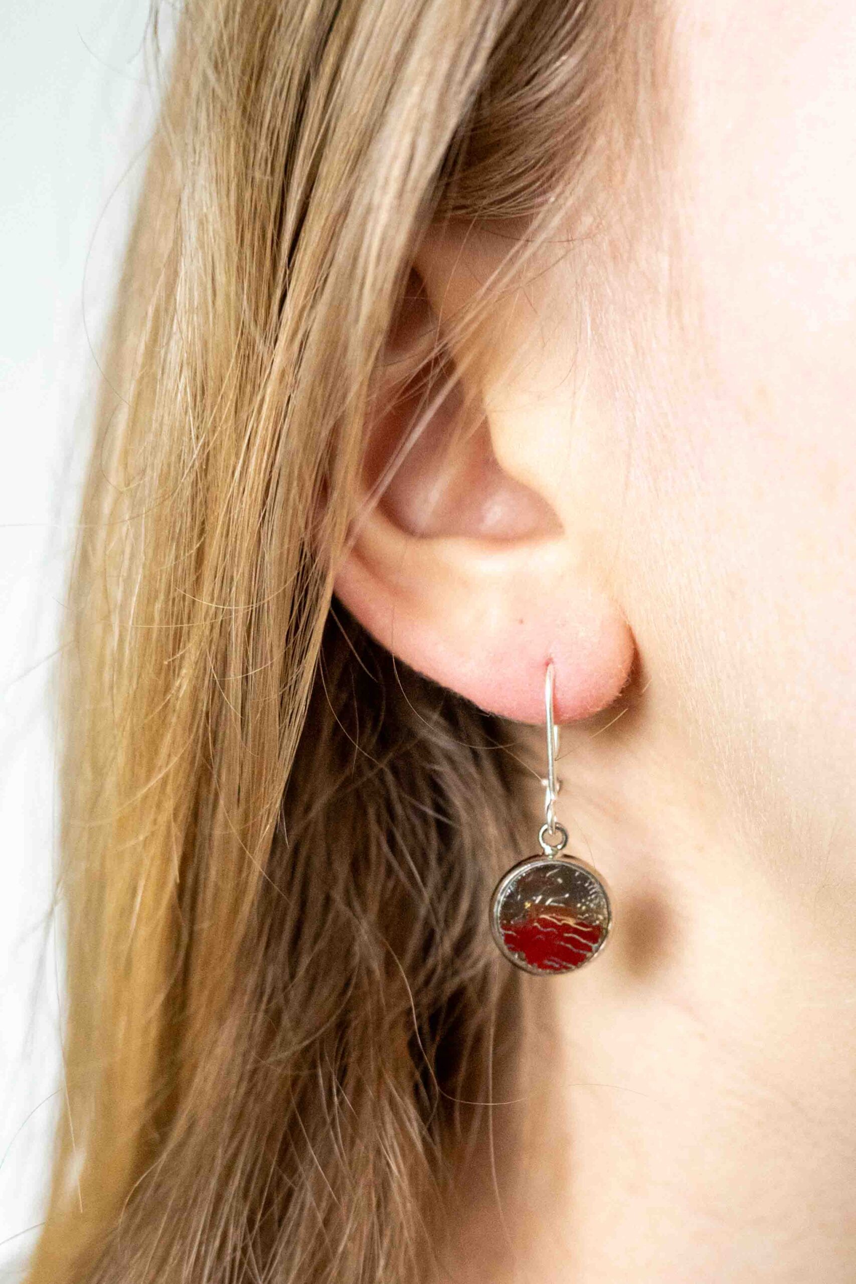 boucle d'oreille sur oreille