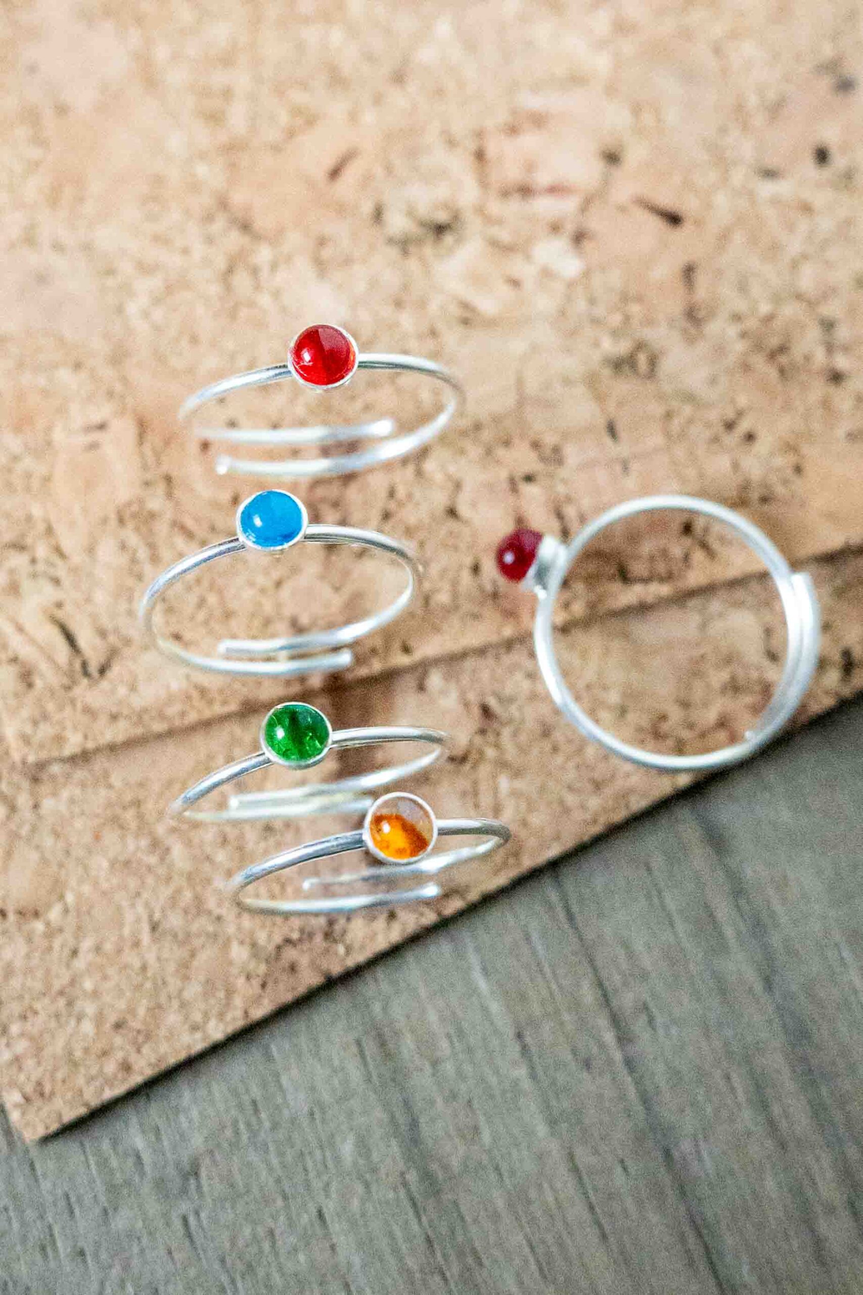 bagues mini en perle de verre